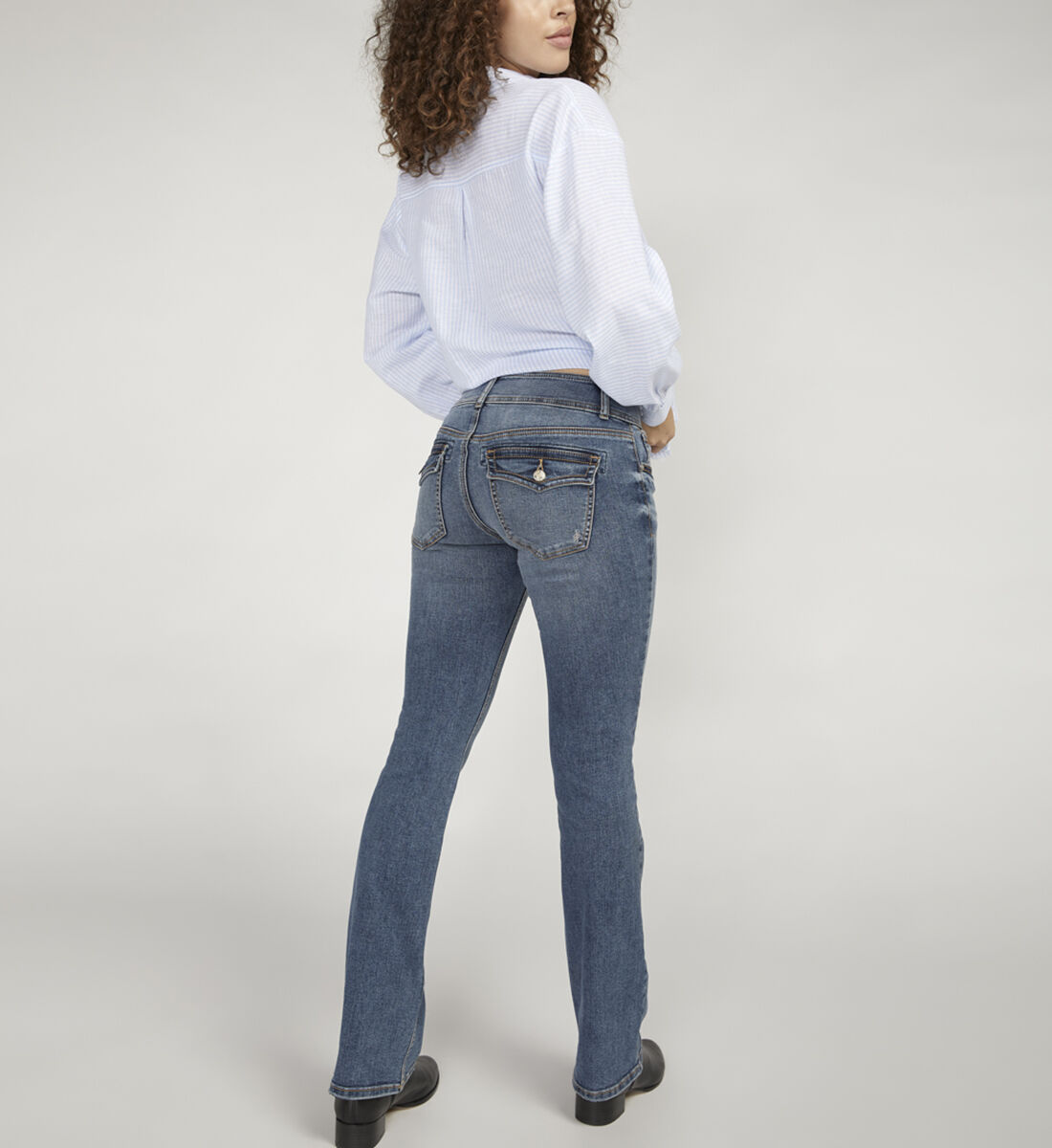 Buy Suki Mid Rise Slim Bootcut Jeans for CAD 108.00 | Silver Jeans 