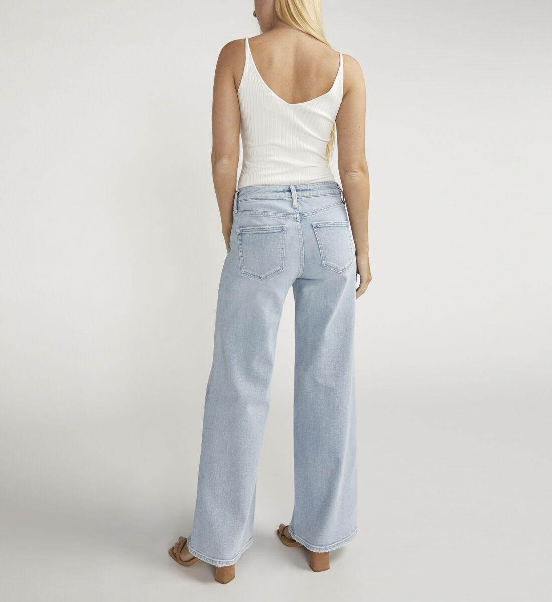 Buy Suki Mid Rise Wide Leg Jeans for CAD 114.00 | Silver Jeans CA New
