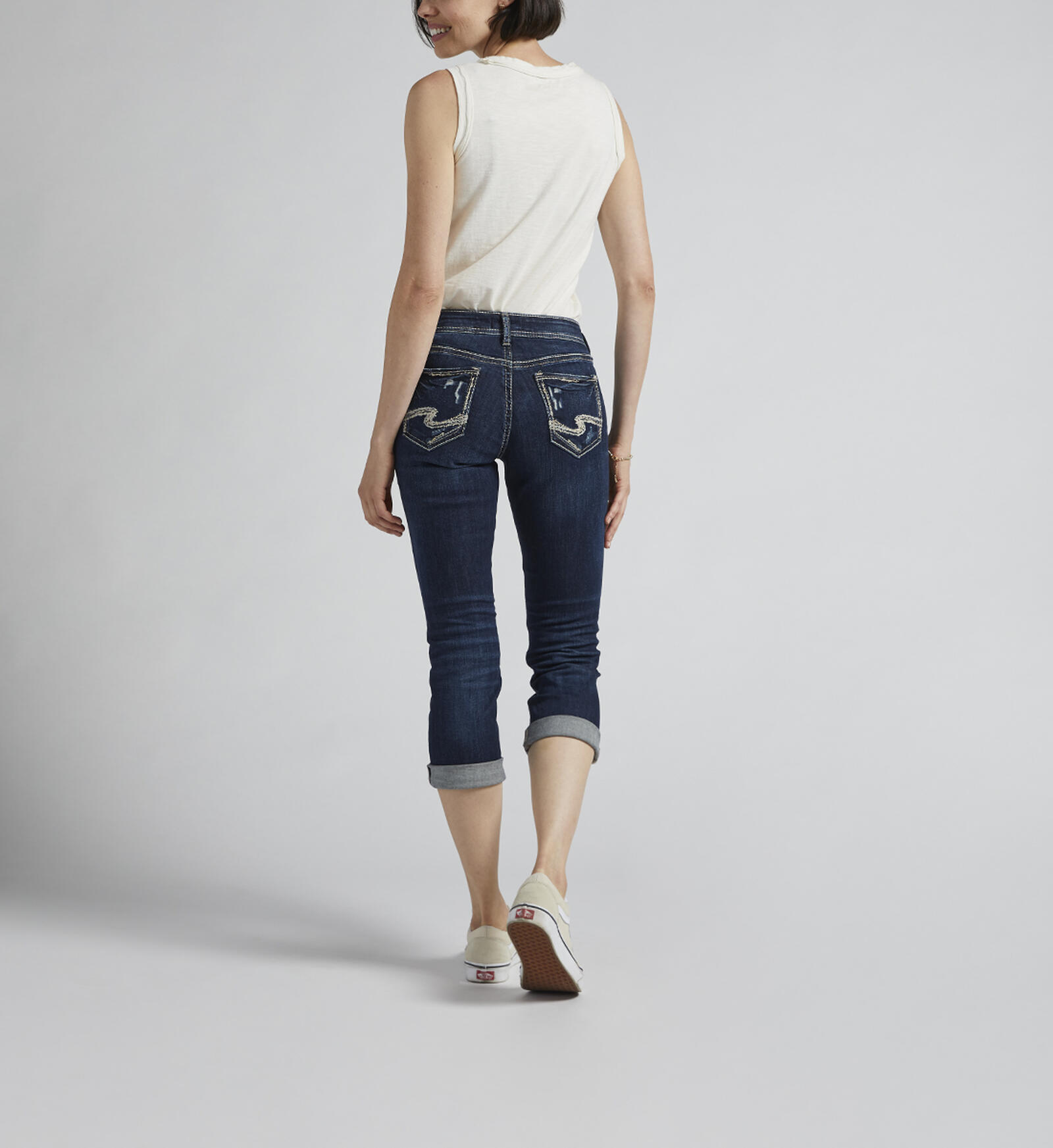 Silver Jeans Co. Women's Suki Mid Rise Capri Jeans, Med Wash Ecf252, 32W x  23L : : Clothing, Shoes & Accessories