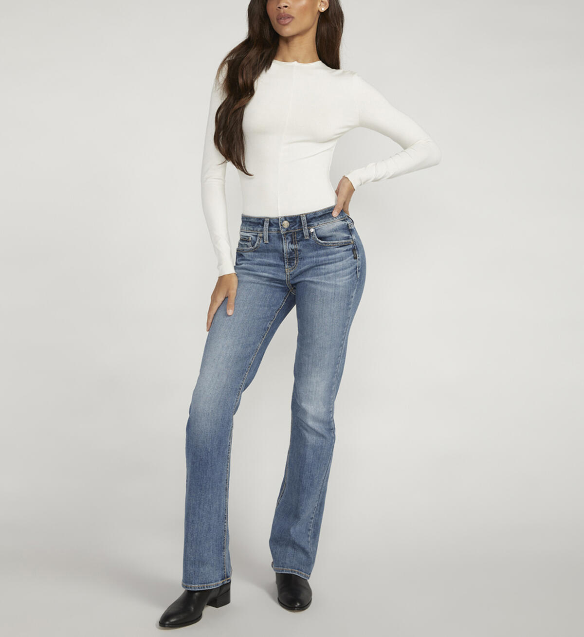 Buy Suki Mid Rise Bootcut Jeans for CAD 108.00 | Silver Jeans CA New
