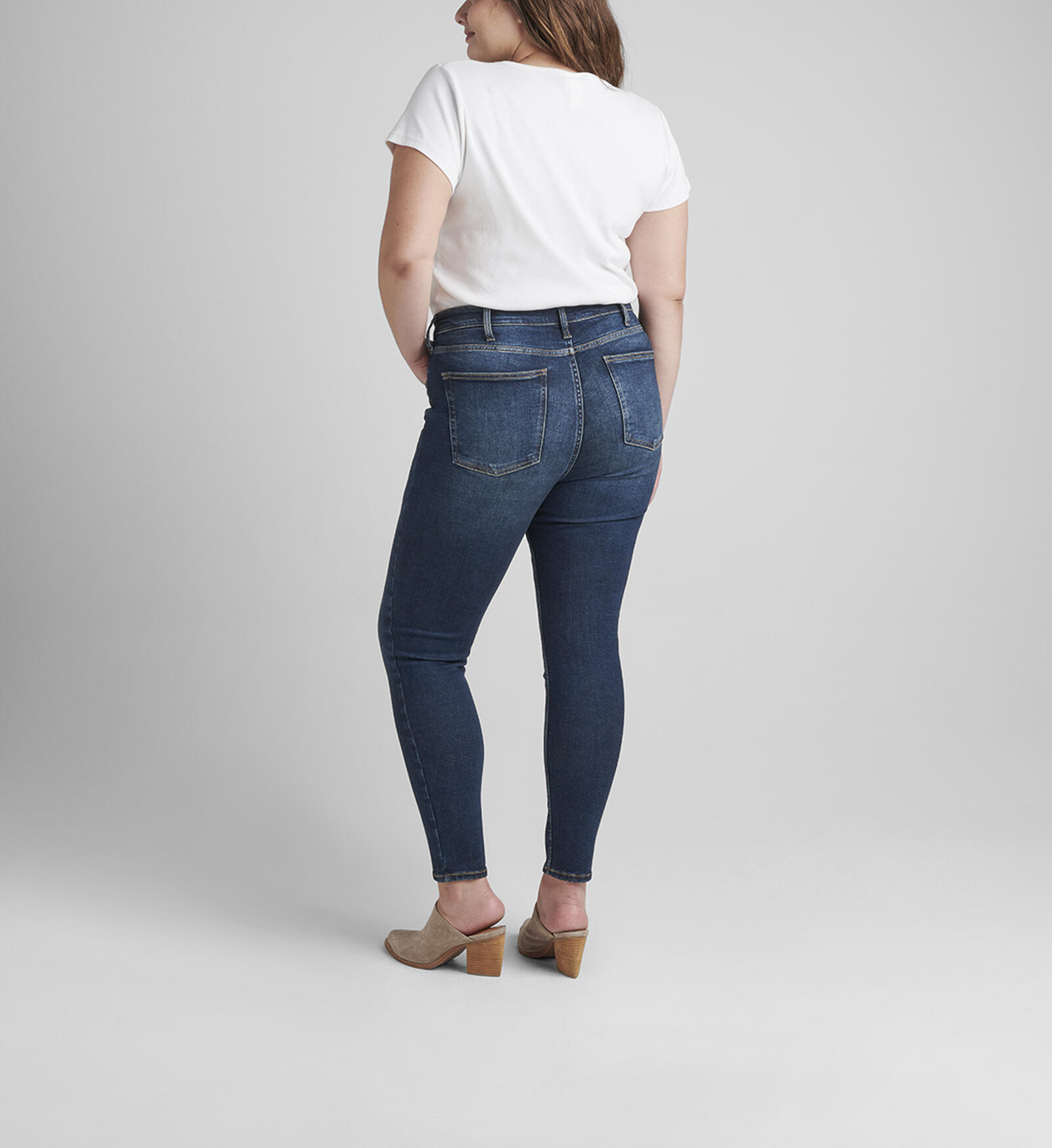 Essentials Women's Standard Curvy Skinny Jean, Dark Wash, 0